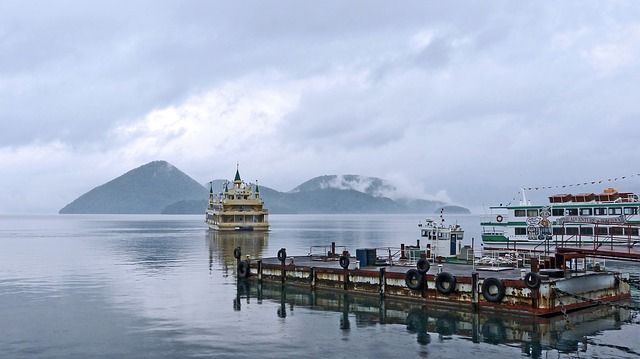 ngắm nhìn hồ và thưởng thức đặc sản ngắm nhìn hồ và thưởng thức đặc sản