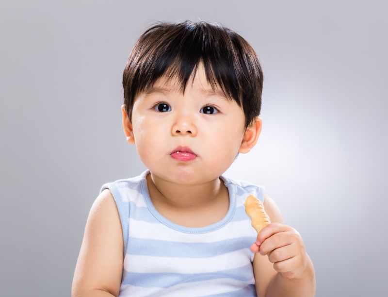 Cho trẻ trải nghiệm với nhiều loại thực phẩm, ăn đúng giờ giấc để tạo thói quen Cho trẻ trải nghiệm với nhiều loại thực phẩm, ăn đúng giờ giấc để tạo thói quen