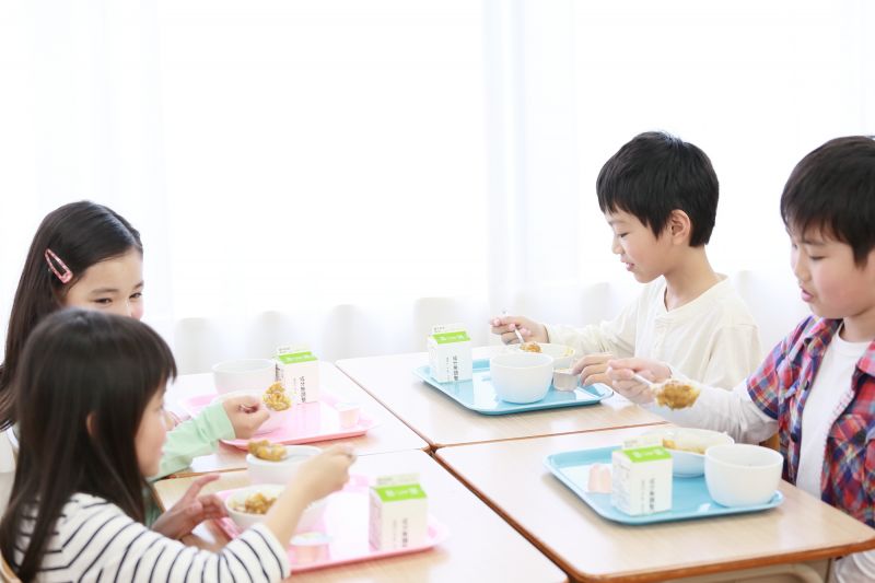 Nhà trẻ Nhật rèn luyện cho bé thói quen lấy dinh dưỡng từ bữa ăn Nhà trẻ Nhật rèn luyện cho bé thói quen lấy dinh dưỡng từ bữa ăn